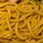 東京スタイル鶏らーめん ど・みそ鶏 - 東京スタイル鶏らーめん ど・みそ鶏 ＠宝町 特製鶏味噌らーめんに使われる加水率低めでコシがある縮れ太麺
