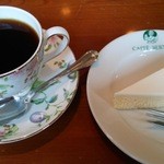 カフェ ベルニーニ - チーズケーキ、ベルニーニ・ブレンド