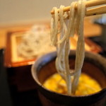 玉笑 - 溶いた卵に出汁と薬味を入れ、少しずつ蕎麦を入れて戴きます