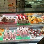新宿高野 横浜そごう店 - お店に並んでるケーキ♪