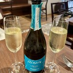 IMPASTO - Prosecco Brut “Itinera” 4800円税別、以下外税表記、果実味が強く軽やか、フルーティーで飲みやすい