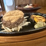 ハンバーグのヒルデン - 料理写真:たっぷりかけられたおろしポン酢のハンバーグ