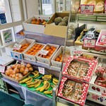 フルーツ&ジェラートさくらじま - フルーツ店の店内