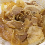 すき家 - 豚丼（アップ）