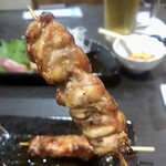 炭火焼き さん吉 - 塩で食べがちですがあえてのタレ（リピート笑）