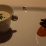 アピシウス - アミューズ「牡蠣のフランとイイダコ」