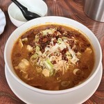盛香苑 - 料理写真:キャベツともやし豚肉煮込み（激辛）麺入り