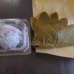 和菓子 たいやき すえき - イチゴ大福と柏餅買いました