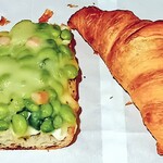 361547680 - 枝豆のタルティーヌ。クロワッサン。