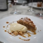 ビストロ キフキフ - アーモンドとクルミのタルト 八角と生姜のアイスクリーム添