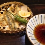 Tsuyakichi Hanazonotei - ホータレ天 鰯の天ぷら
      天つゆでも塩でもイケます！