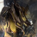 ヤナギムラ - 料理写真:■薩摩チョコチップス 黄金千貫￥972：さつまいも「黄金千貫」をパリパリのチップスにし、スイートチョコレートをコーティングした一品。お芋本来の素朴な甘みをチョコが引き立て、ほろ苦さと甘みのバランス、バリッとした新食感が心地よい。