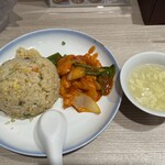 551蓬莱 - 料理写真:エビチリ炒飯大盛り①