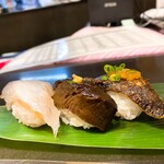 立食い寿司 根室花まる - 平目昆布〆
本鮪深身
根室の炙りさんま