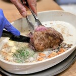 ラムラック東京 - ラムランプのグリル　仕上げ中♡