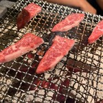 炭火焼肉割烹 士士 - 