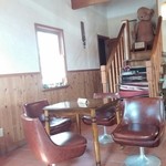 コージーハット - 出入り口から奥のテーブル席 2015.03.