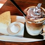 ミルクホワイトシフォン（生クリーム付き）300円＆モカラテ/アイス 550円 2015.03.