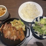 鉄板バルとワイン NIKU九 - 