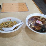 喜楽 - 料理写真:ラーメン半チャーハン1,020円の ラーメンをワンタンに変更