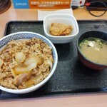 吉野家 - 料理写真:牛丼唐揚みそ汁セット715円