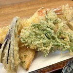 手打ち蕎麦山ざき - 天ぷら盛合わせ
海老・春菜・なす・かぼちゃ・れんこん・舞茸