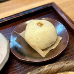 手打ち蕎麦山ざき - 甘味 “ 黒豆入りまんじゅう ”