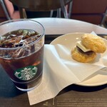 スターバックスコーヒー - ドリンク写真:アイスコーヒーとあんバタースコーン