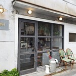 フランス惣菜 ル・ニ - 外観。意外と目立たないけど、美味しいから是非一度♪