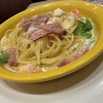 ガスト - 炙り生ハムと海老アボカドのレモンクリームパスタ　¥890