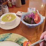 洋菓子と喫茶のこがね - ハンバーグセットのスープとサラダ