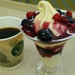 ミニストップ - ベリーヨーグルトパフェ＆ホットコーヒー