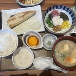 やよい軒 - 料理写真:8種の彩り~アカモクねばとろとしまほっけの定食 ¥1290