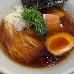 せいめん 未さく - ワンタンはニンニクが効いておりかなり美味い　あと海苔が絶妙に良い塩梅
