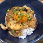 せいめん 未さく - メニュー名だと分かりづらいがチャーシューがたっぷり乗っている（たまり醤油バターお月見ごはん）
