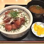 鮪小屋本店 - ぶつ丼 + 赤だし