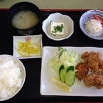 カフェ＆ダイニング ふかの - からあげ定食　700円