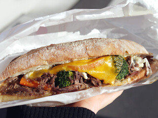 超巨大ベーグルがあるベーカリー』by guriy882 : パン工房 ブ