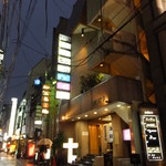 浪花ろばた 頂鯛 - 頂鯛のお店の前の道