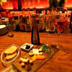 シャンパン&醤油バー フルートフルート - ロゼ：900円+チーズ盛り合わせ＆ドライフルーツと燻製醤油：1200円