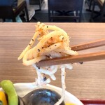 和心だし巻き家 こんび - スパゲッティサラダは、マヨネーズのコクに軽い酸味が効いており、どこか懐かしさを感じる安定の味。