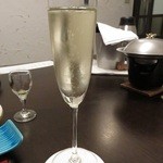 伊東遊季亭 川奈別邸 - お祝いの席ということでスパークリングワインを頂きました♪
