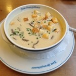 ZUM FRANZISKANER - 2014年2月下旬。2回目訪問時。マッシュルームとキノコのクリームスープ。