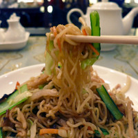 状元樓 横浜中華街本店 - 薄っすら上品な味付けの上海焼きそば