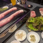 生サムギョプサル専門店 韓国市場 - 