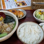 餃子の丸満 - 料理写真:ほんとんラーメン定食
