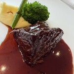 フランス料理ビストロやま - アップグレードメイン牛頬肉の赤ワイン煮込み