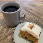 ERIC ROSE - キャロットケーキとハンドドリップコーヒー