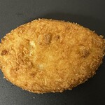 ベーカリーホシノ - 2026.05.23 (土)    牛肉ごろごろカレーパン　247円（税込）