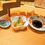 Naniwa Robata Itada Kitai - 頂鯛定食Plus（階段の下に小鉢＆お皿があります）
